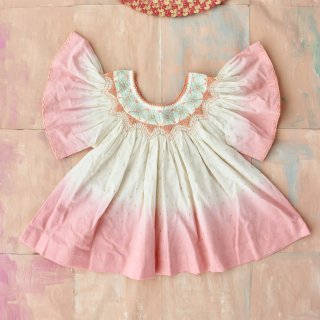 <img class='new_mark_img1' src='https://img.shop-pro.jp/img/new/icons14.gif' style='border:none;display:inline;margin:0px;padding:0px;width:auto;' />Bonjour diary<br>dip dye butterfly blouse<br>ecru gold dot<br>(2y,4y,6y,8y,10y)