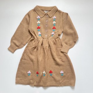 <img class='new_mark_img1' src='https://img.shop-pro.jp/img/new/icons14.gif' style='border:none;display:inline;margin:0px;padding:0px;width:auto;' />FISH&KIDS<br>dress with embroidered flowers<br>camel<br>(2-3y,4-5y,6-7y,8-9y,10-11y)