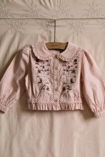 <img class='new_mark_img1' src='https://img.shop-pro.jp/img/new/icons14.gif' style='border:none;display:inline;margin:0px;padding:0px;width:auto;' />Bonjour diary<br>Embroidered Shirt<br>Pink Dot Print<br>(2,4,6,8,10,12y)