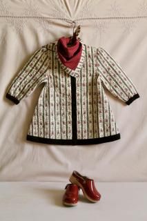 <img class='new_mark_img1' src='https://img.shop-pro.jp/img/new/icons14.gif' style='border:none;display:inline;margin:0px;padding:0px;width:auto;' />Bonjour diary<br>Reversible Dress Coat & Scarf<br>Tapestry Kaki Stripe Print<br>(2,4,6,8,10,12y)
