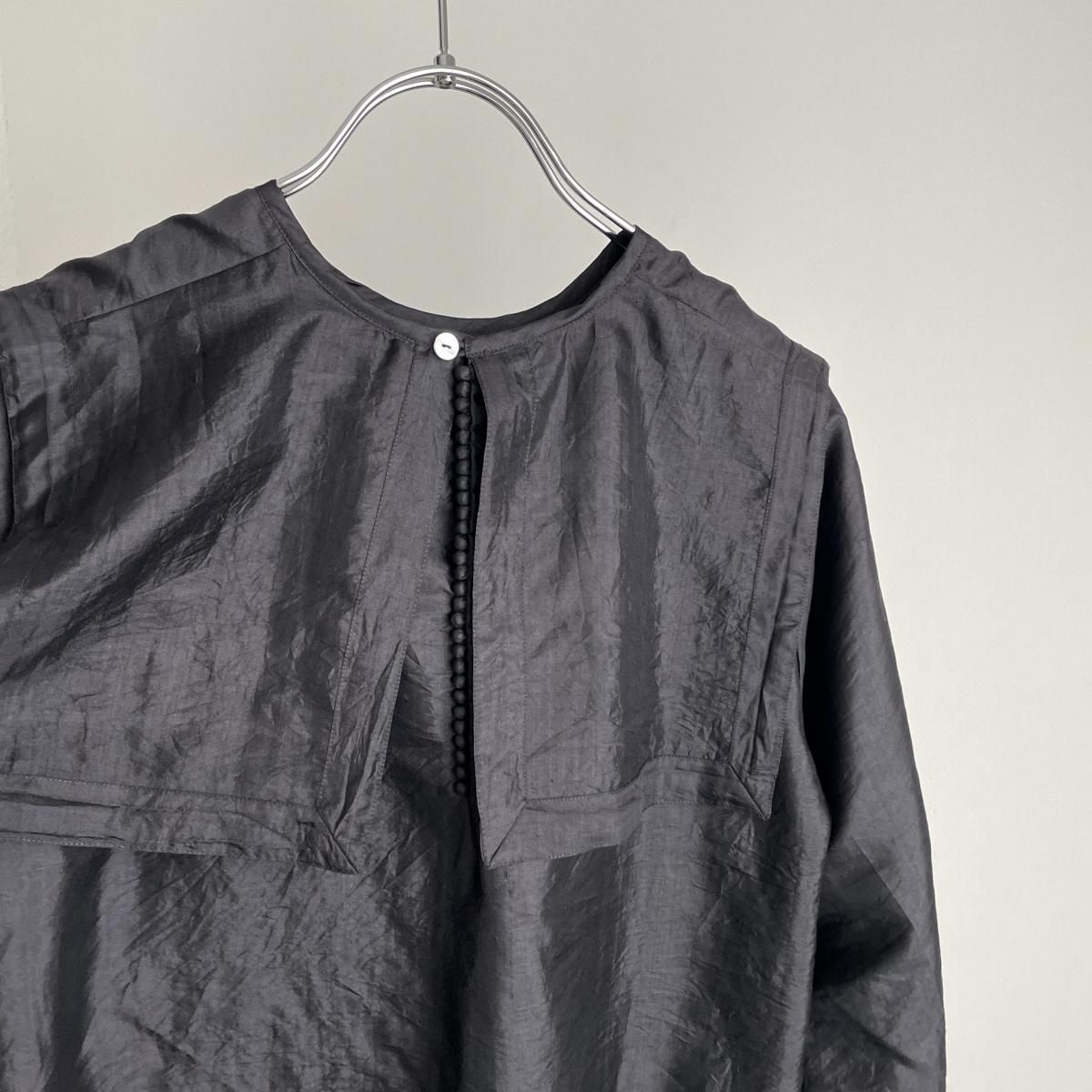 BUNON（ブノン） | Back Button Short Wide Blouse | hapuna&Co