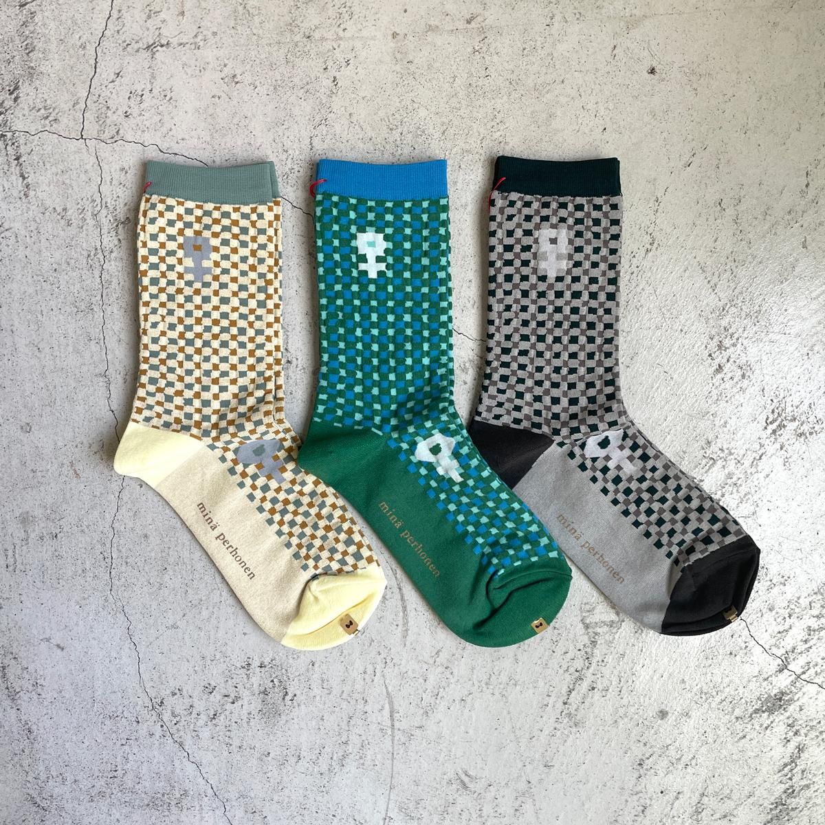 mina perhonen cross flower(クロスフラワー) ソックス/ABS7108