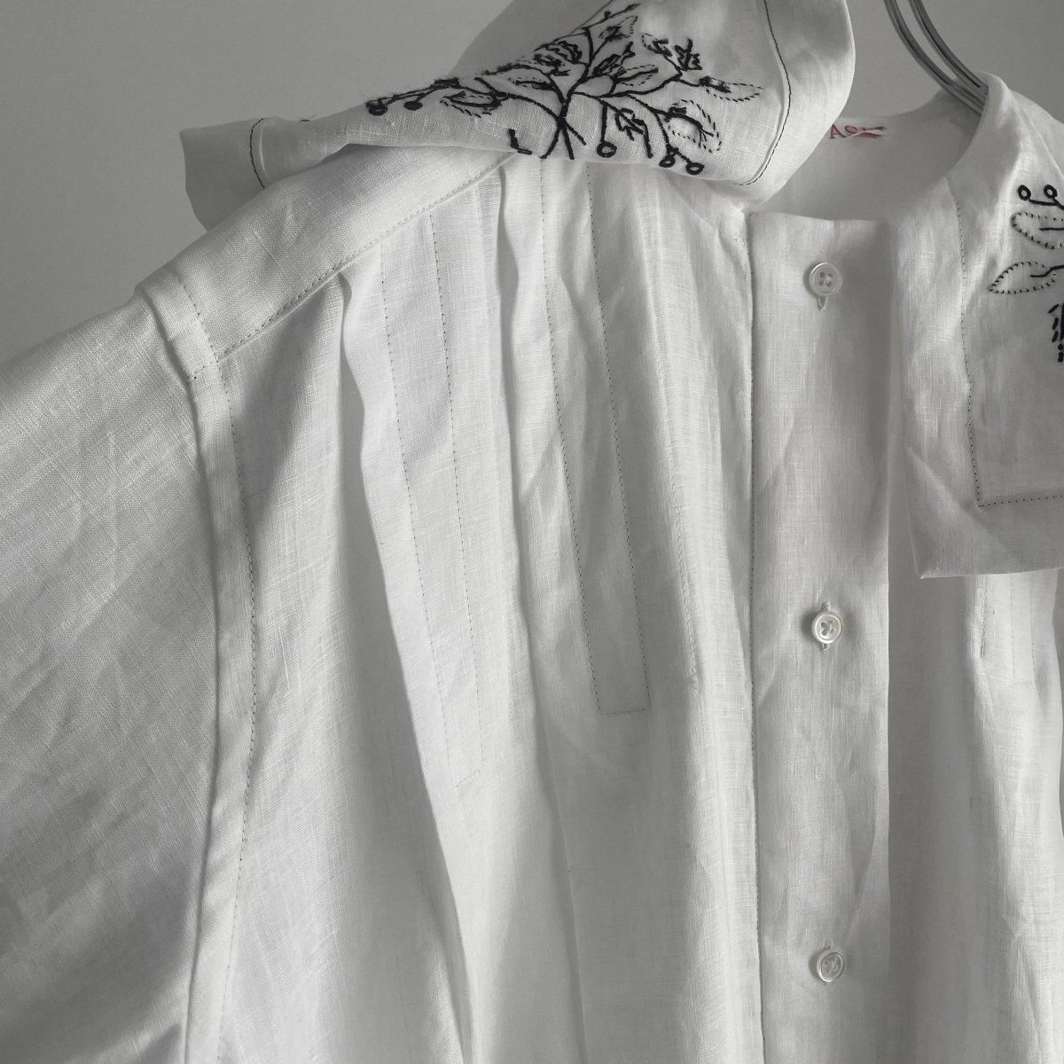 To b. by agnes b.（トゥービーバイアニエスベー）の「WU09 ROBE