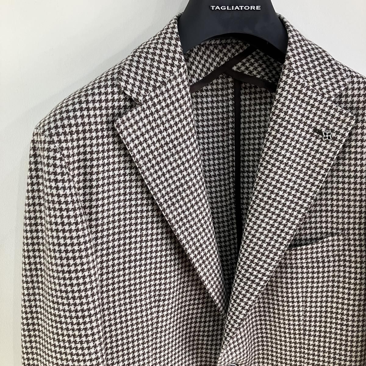 未使用級】タリアトーレ こぼし TAGLIATORE ジレ ブラウンSize48 未使用級】タリアトーレ こぼし TAGLIATORE ジレ ブラウンSize48