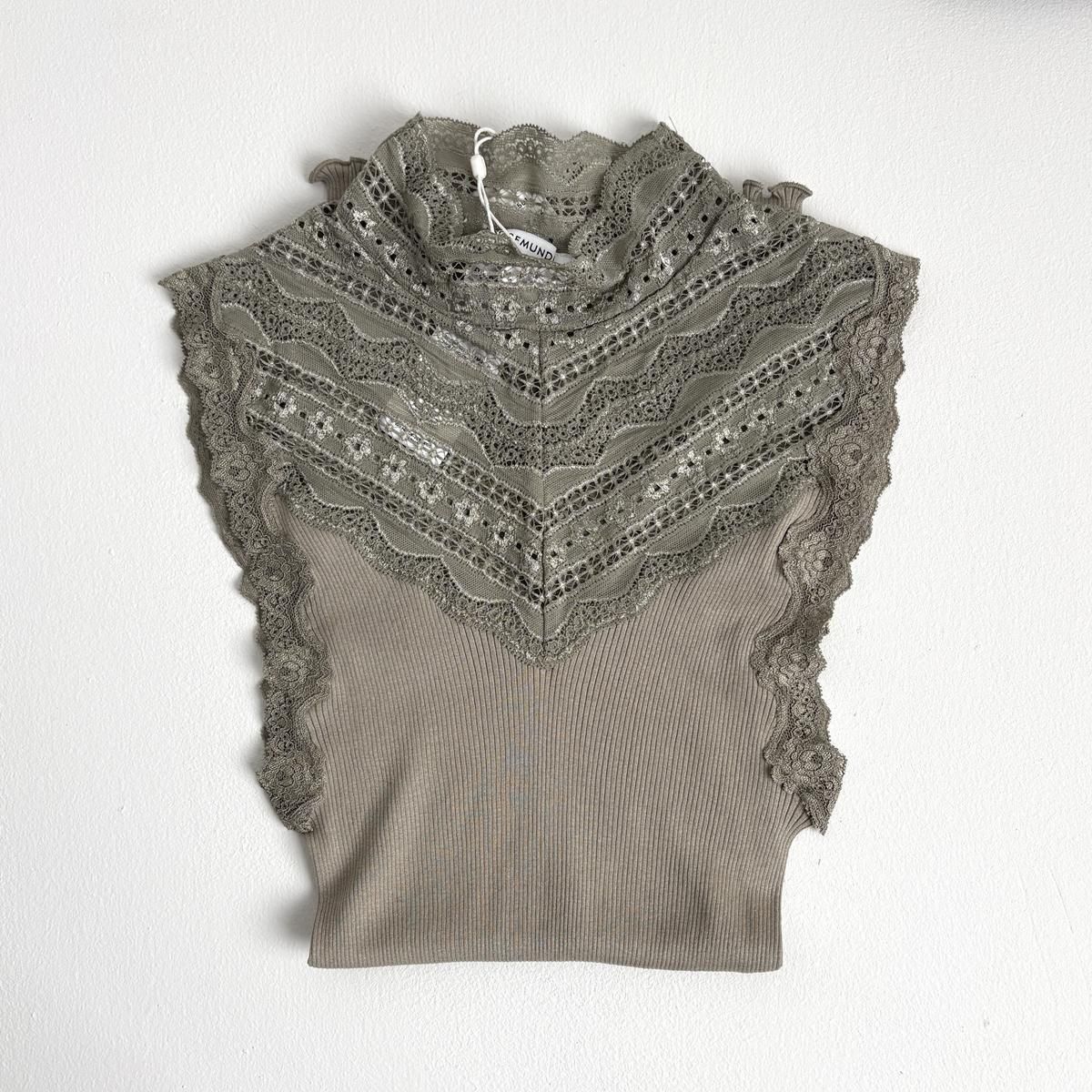 未使用 『rosemunde 』シルク混ハイネックレースインナー 黒 楽天市場】Rosemunde ロサムンド 4507 Silk top シルクレース