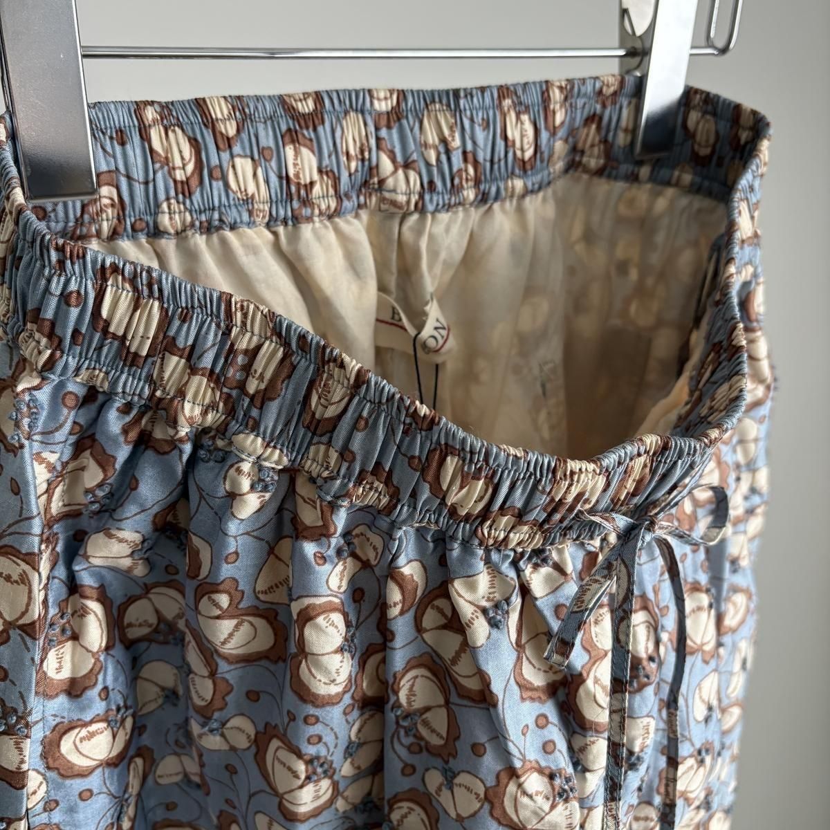 BUNON Kahdi Silk Flower Print ＆ Embroidery Tuck Pants