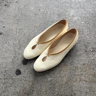 <img class='new_mark_img1' src='https://img.shop-pro.jp/img/new/icons13.gif' style='border:none;display:inline;margin:0px;padding:0px;width:auto;' />Post Production Tear Pumps (White Tanned Goat)*DR#IT