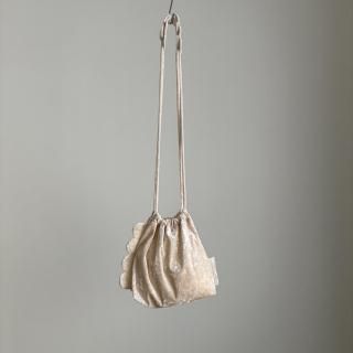 <img class='new_mark_img1' src='https://img.shop-pro.jp/img/new/icons13.gif' style='border:none;display:inline;margin:0px;padding:0px;width:auto;' />chitose.K scallop kinchaku bag/3252-02*BG#IT