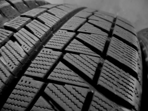 ほぼ新品溝！ブリヂストン　ブリザック　レボGZ 215/60R17 中古1本 ほぼ新品溝！ブリヂストン ブリザック レボGZ 215/60R17 中古1本