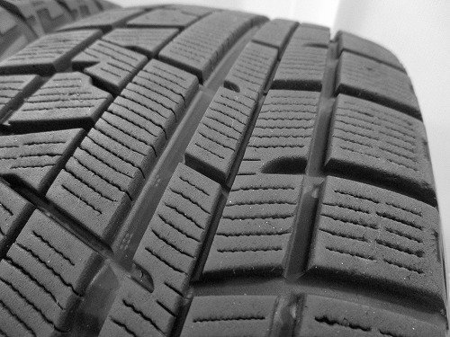 ☆バリ山 スタッドレスタイヤ☆ヨコハマice GUARD iG50215/60R16 4本 