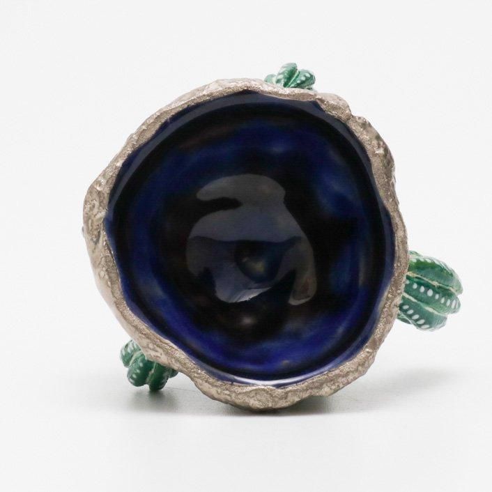 【五條出土・紫瑠璃勾玉】──時代を超えて、いま再び手元へ 仙人掌 盃｜山浦早織 - 縁煌 (えにしら) オンラインショップ ｜公式