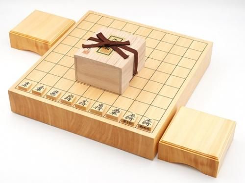 卓上将棋盤ﾋﾊﾞ材20号 ･ 駒 本ﾂｹﾞ鵞堂彫 ･ 駒台ｾｯﾄ<img class='new_mark_img2' src='https://img.shop-pro.jp/img/new/icons61.gif' style='border:none;display:inline;margin:0px;padding:0px;width:auto;' />