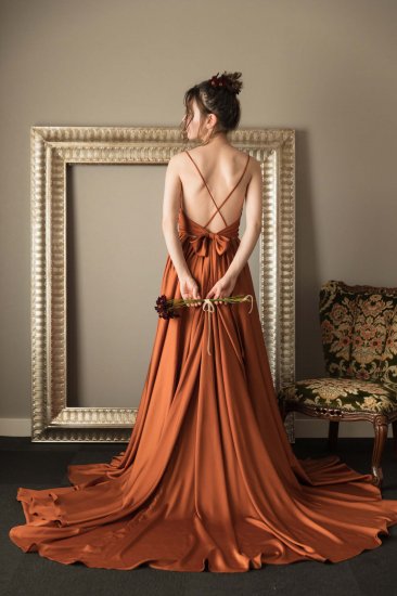 バッククロス テラコッタ キャミソールドレス（W219） - 1万円台からのウエディングドレス♪オーダーメイド、二次会、前撮りドレスなら