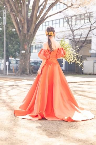 オフショルダー ボリューム袖 オレンジ サテンドレス W2 Dressproduction