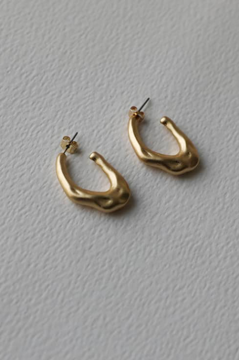 unbalanced earring<br>gold, silver