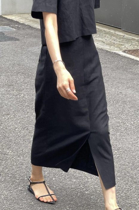 linen100%<br>front slit skirt<br>black