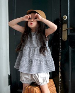 Gingham check tiered blouse<Black>
