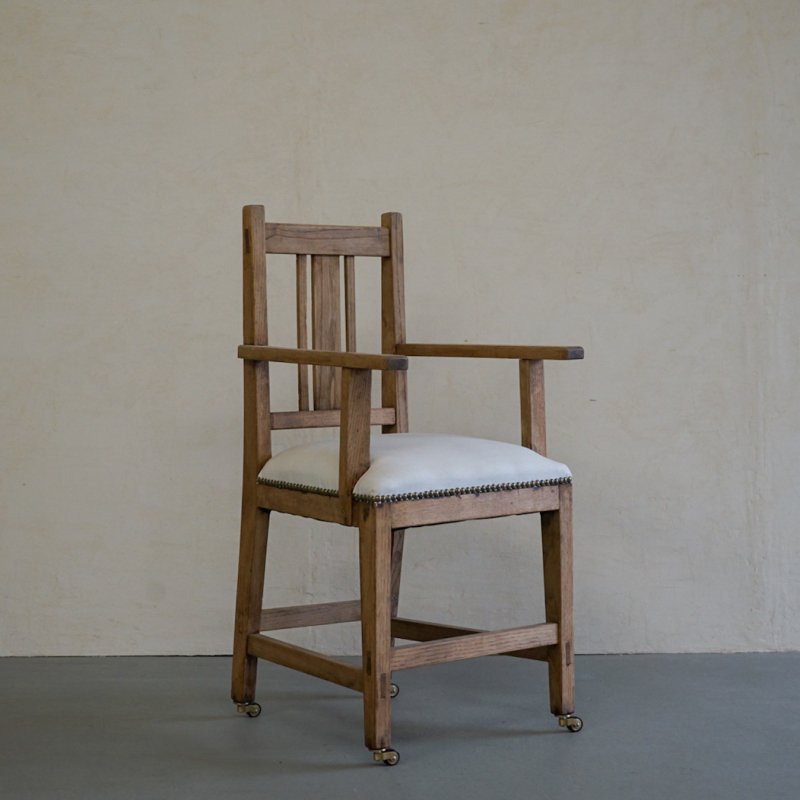 㥹-caster chair