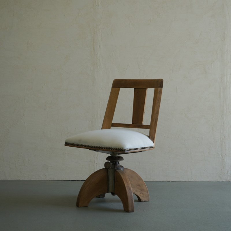 ž-rotating chair