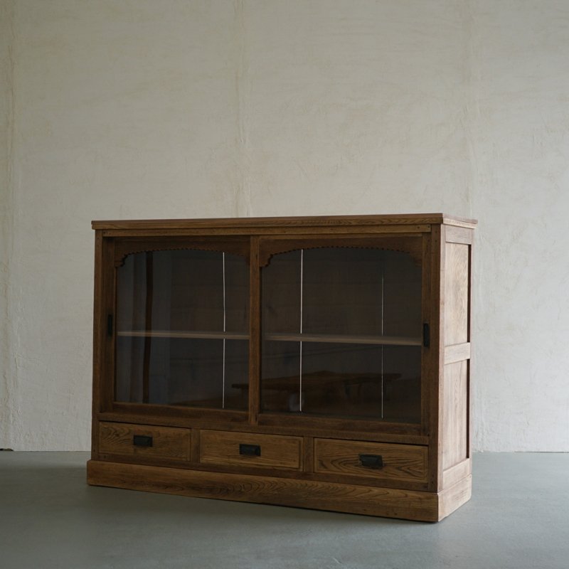 Ǽê-glass cupboard