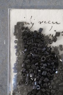 Antique beads (noir M)