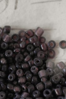 Antique beads (raisin)