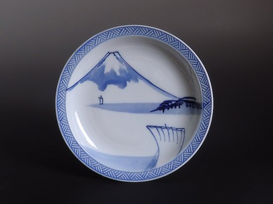 伊万里 染付 富士山に帆掛け船の図 ６寸皿