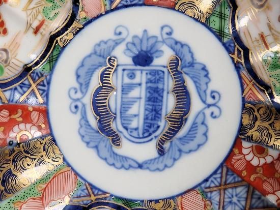 大聖寺伊万里 金襴手 紋章に菊花皿 5寸皿