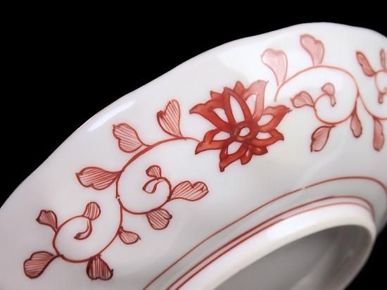 大聖寺伊万里 赤絵 捻り紋に宝尽し図 5寸皿