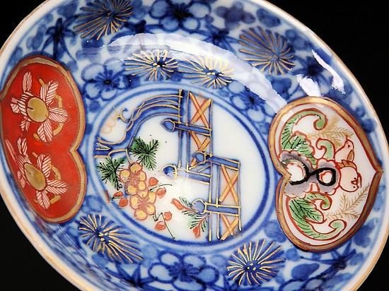 大聖寺伊万里　染錦　花鳥紋　梅花に欄干の図　豆皿　D770AS-BHy 大聖寺伊万里 染錦 窓絵花鳥紋 松竹梅に欄干図 豆皿