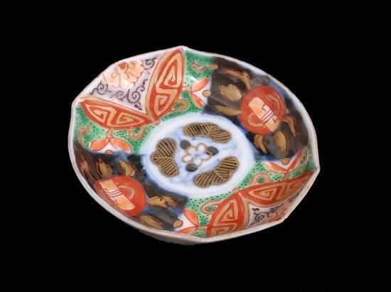 古伊万里 色絵 巻物に花図 変形豆皿 珍品