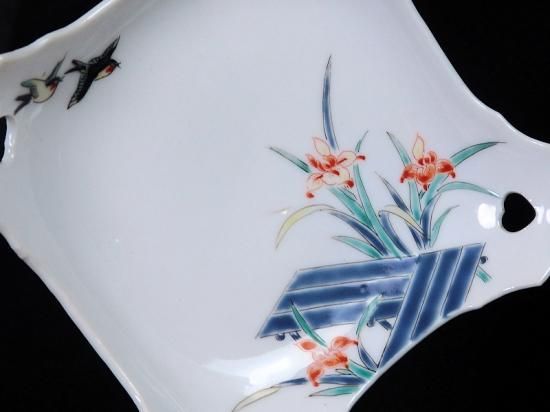 大聖寺伊万里　柿右衛門写　鳥に燕子花の図　四方皿　C669AS-BQh 大聖寺伊万里 柿右衛門写 鳥に燕子花図 四方皿