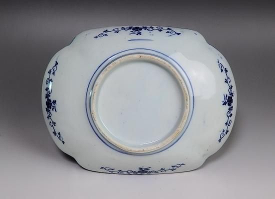 伊万里　染付　印判　青海波に捻り藤の図　変形皿　５枚　C203AS-CZx 伊万里 染付 印判 青海波に捻り藤の図 変形皿 5枚 C203AS-CZx