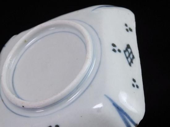 古伊万里 色絵 花に七宝紋図 角豆皿 古伊万里 色絵 花に七宝紋図 角豆皿