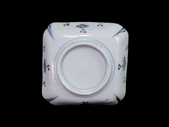 古伊万里 色絵 花に七宝紋図 角豆皿 古伊万里 色絵 花に七宝紋図 角豆皿