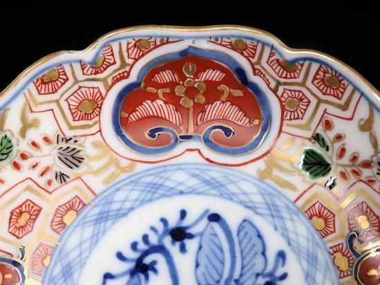 大聖寺伊万里 金襴手 草花に亀甲紋の図 4寸皿 5枚セット 大聖寺伊万里 金襴手 草花に亀甲紋の図 4寸皿 5枚セット