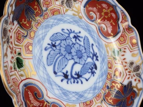大聖寺伊万里 金襴手 草花に亀甲紋の図 4寸皿 5枚セット 大聖寺伊万里 金襴手 草花に亀甲紋の図 4寸皿 5枚セット