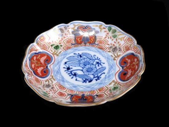 大聖寺伊万里 金襴手 草花に亀甲紋の図 4寸皿 5枚セット 大聖寺伊万里 金襴手 草花に亀甲紋の図 4寸皿 5枚セット