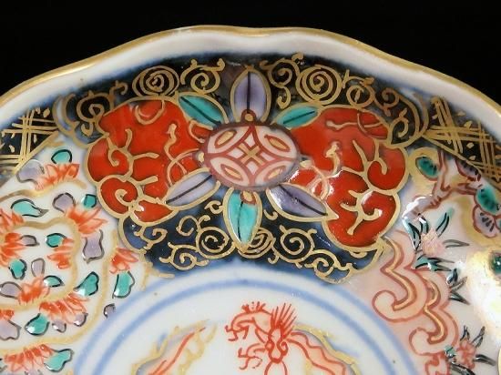 大聖寺伊万里 金襴手 菊花紋図 菊花形８寸皿