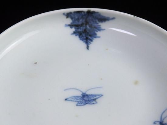 古伊万里 染付 人参と蝶の図 蓋茶碗 江戸期 古伊万里 染付 人参と蝶の図 蓋茶碗 江戸期