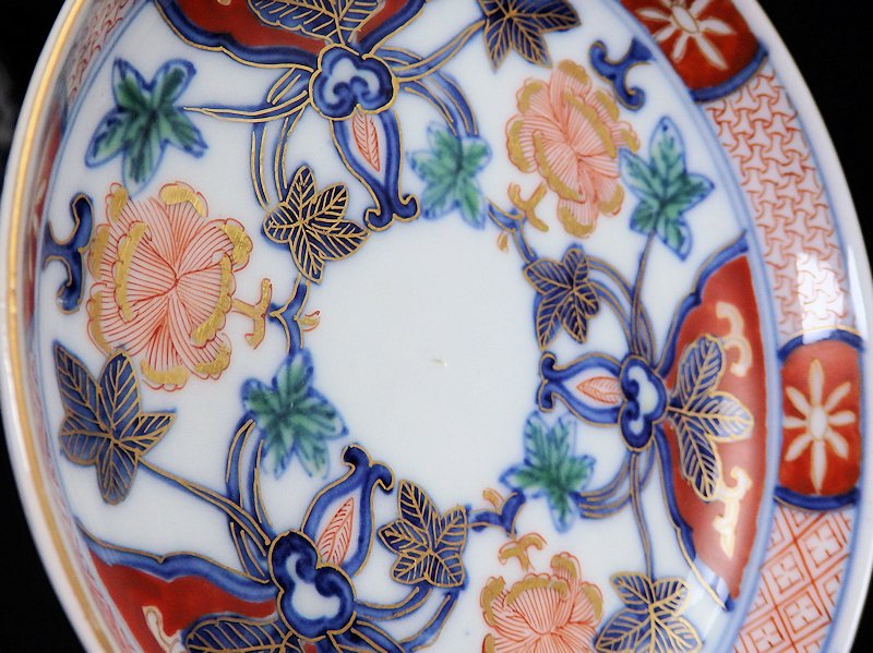 大聖寺伊万里 金襴手 花繋ぎ紋に赤玉図 ４寸皿