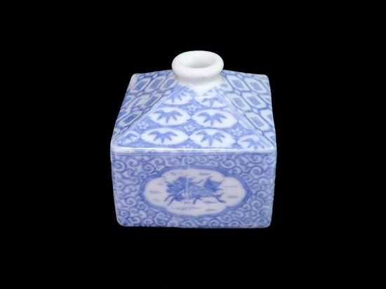 ファッションデザイナー 染付 伊万里 印判 油壷 鳳凰に麒麟図 工芸品