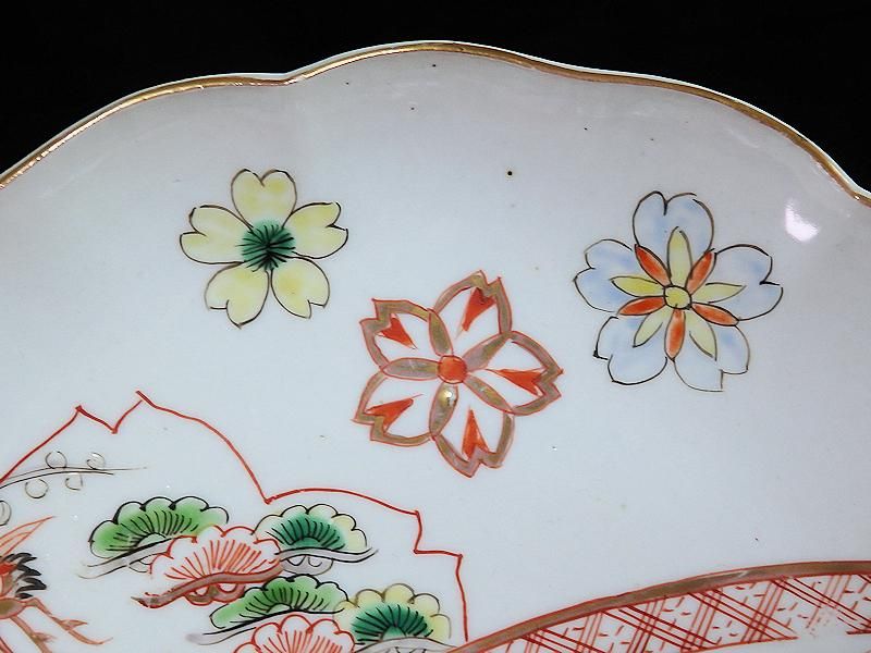 古伊万里 色絵 桜散しに巻物の図8寸皿 古伊万里 色絵 桜散しに巻物の図8寸皿