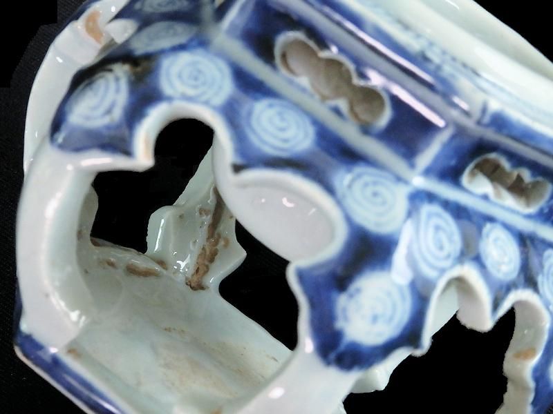 古伊万里 染付 渦巻の図 壺型透かし六角盃台 古伊万里 染付 渦巻の図 壺型透かし六角盃台