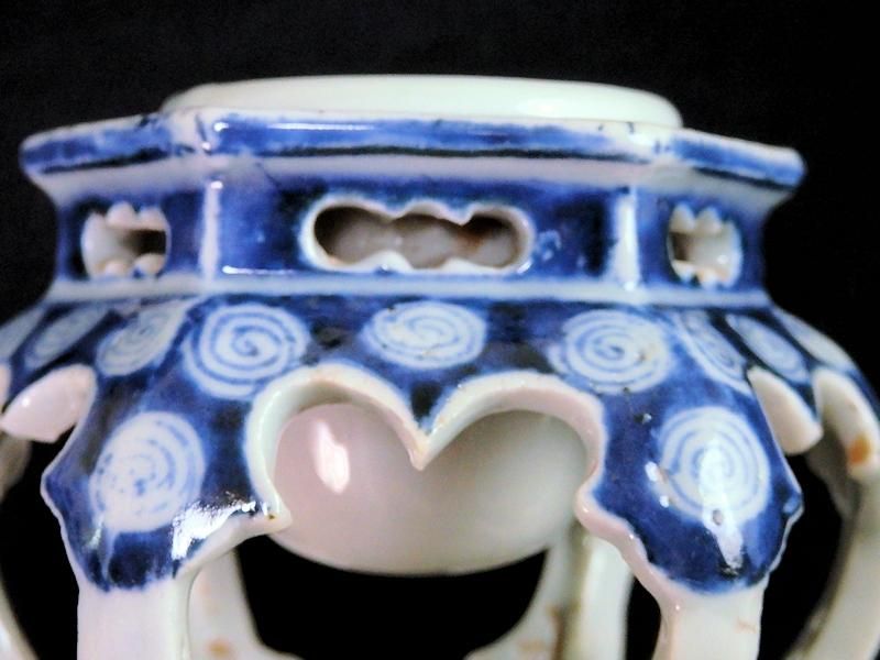 古伊万里 染付 渦巻の図 壺型透かし六角盃台 古伊万里 染付 渦巻の図 壺型透かし六角盃台