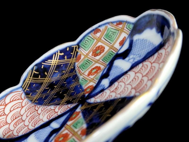 大聖寺伊万里 金襴手 青海波に花図 捻り紋 輪花豆皿
