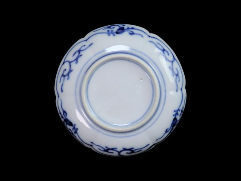 大聖寺伊万里 染錦 丸紋に青海波 七宝紋に獅子図 豆皿