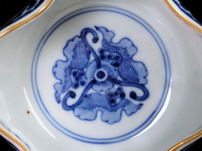 大聖寺伊万里 染錦 逆蛸唐草に松竹梅 金唐草図 変形向付 大聖寺伊万里 染錦 逆蛸唐草に松竹梅 金唐草図 変形向付