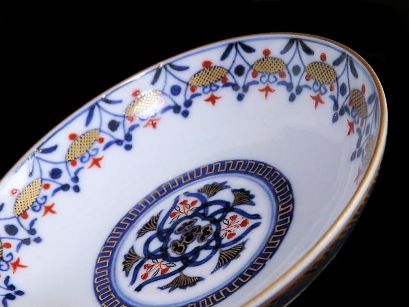 古伊万里 金襴手 瓔珞紋に花図 蓋茶碗 江戸期 古伊万里 金襴手 瓔珞紋に花図 蓋茶碗 江戸期