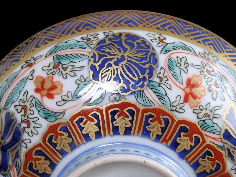 古伊万里 金襴手 瓔珞紋に花図 蓋茶碗 江戸期 古伊万里 金襴手 瓔珞紋に花図 蓋茶碗 江戸期